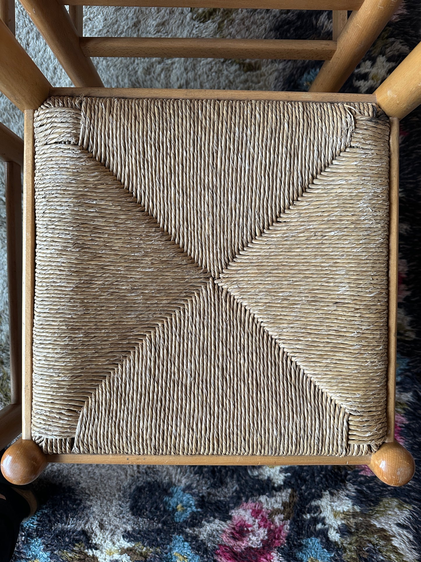 Ett set med 4 st gamla, fina stolar.
Dessa har sannolikt stått på någon ungersk restaurang eller café tidigare