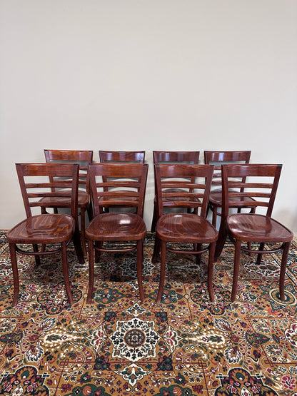 Set med 8 st stolar i träfärg