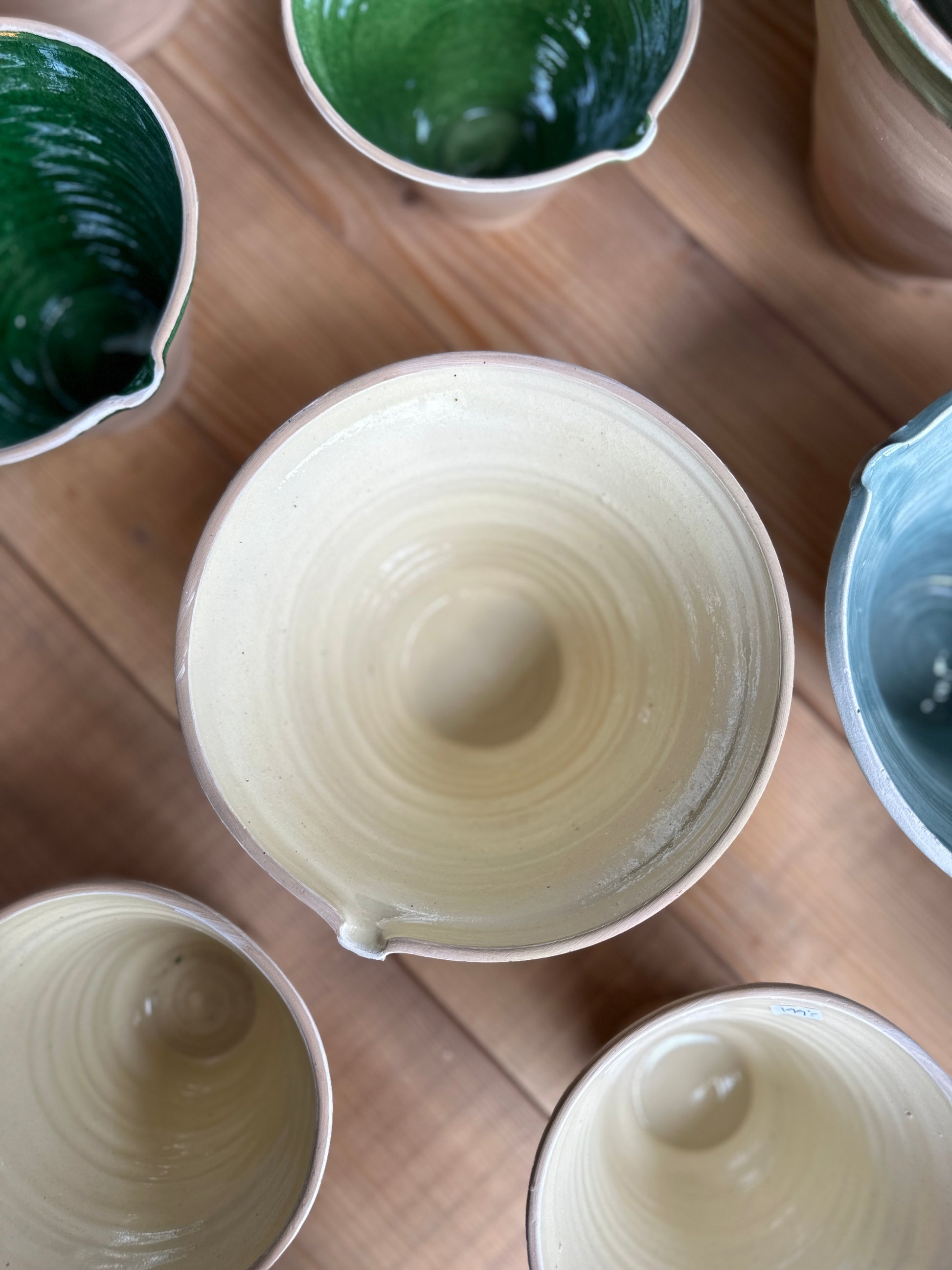 Cremefärgat spillkum, bild tagen rakt uppifrån.