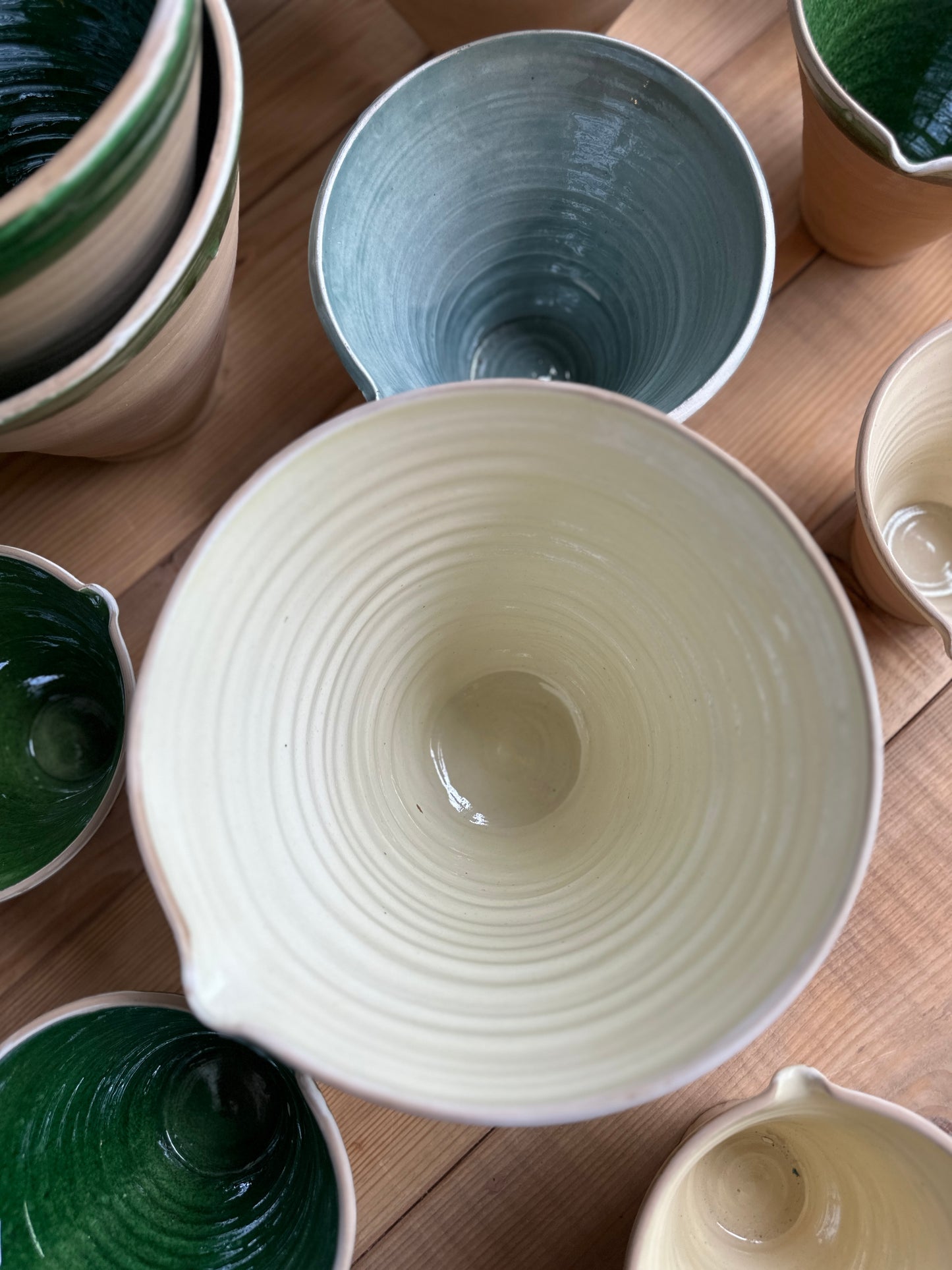 Cremefärgat spillkum, bild tagen rakt uppifrån.