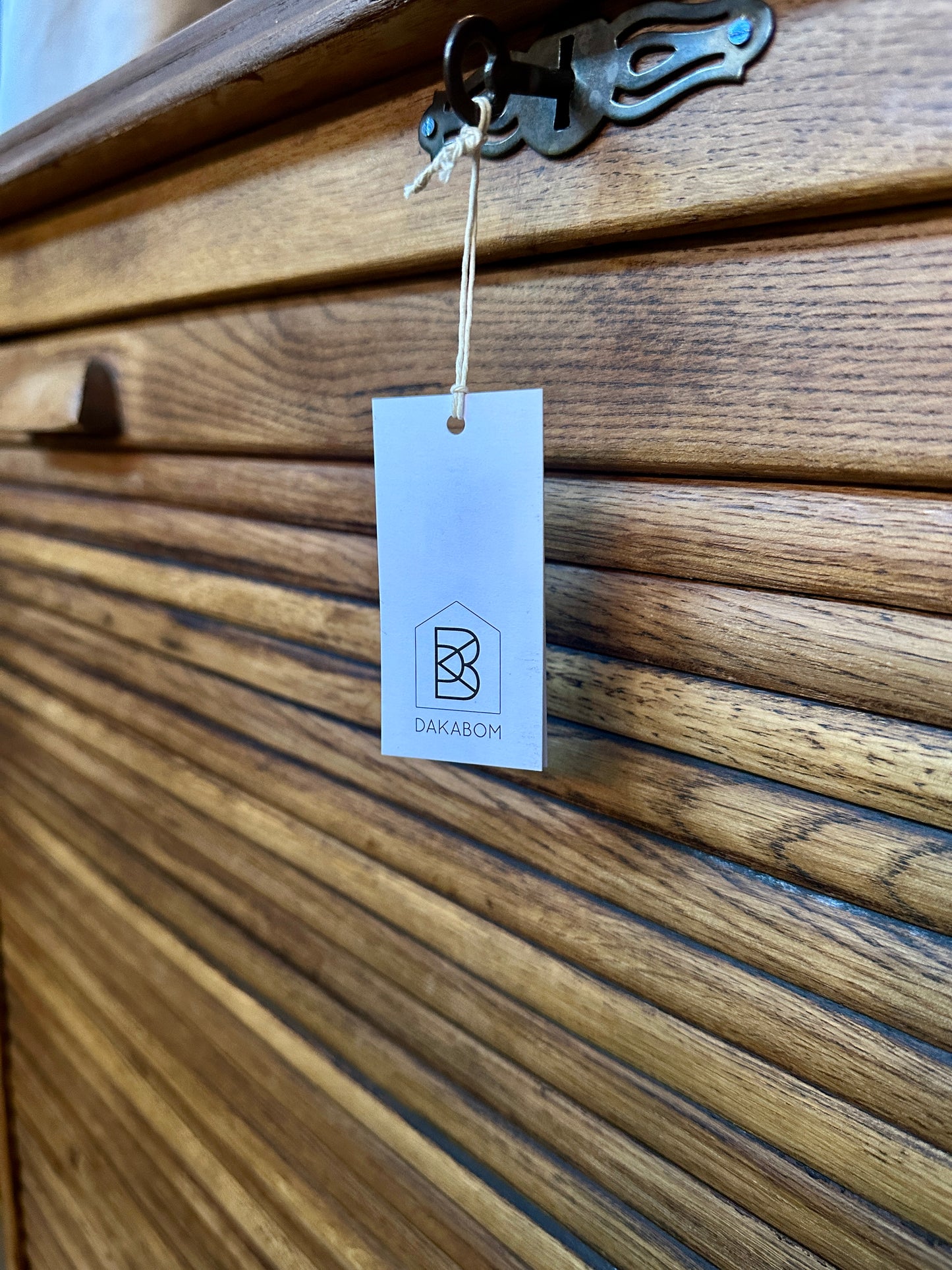 detalj på Dakaboms logga