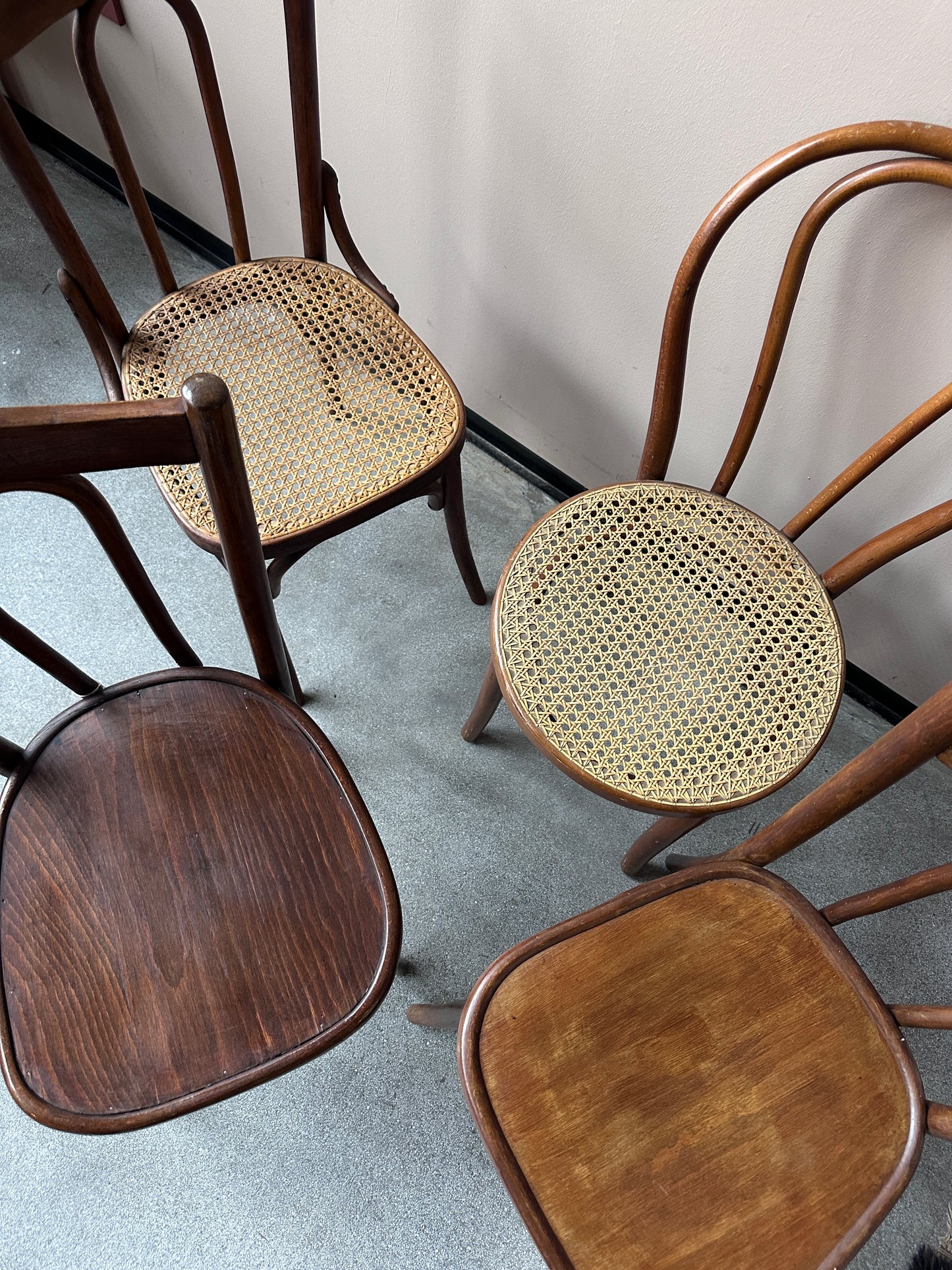 4 st olika stolssitsar. Bild tagen uppifrån. 