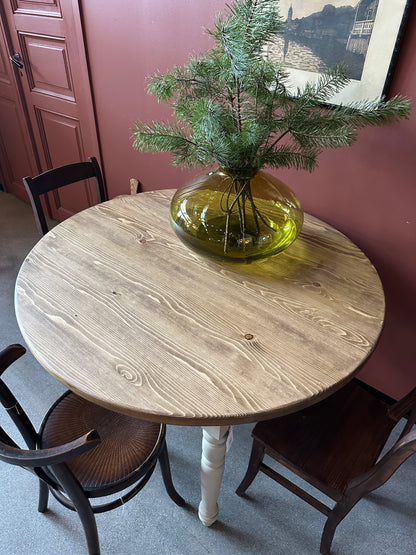 Runt matbord 110,5 cm diam. A183