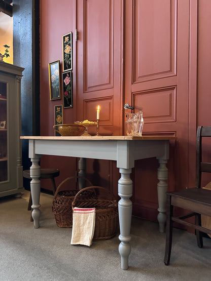 Bord 110,5x77 cm, A335