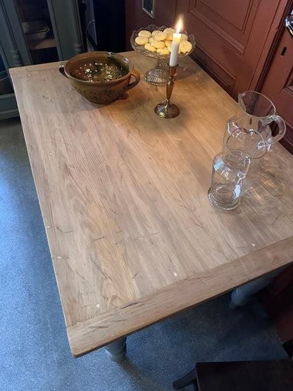 Bord 110,5x77 cm, A335