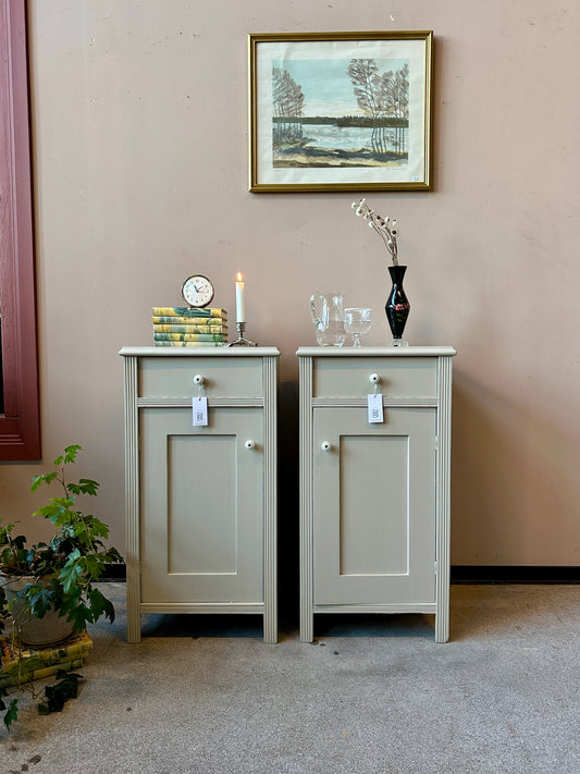 Sängbord i par mörkt greige