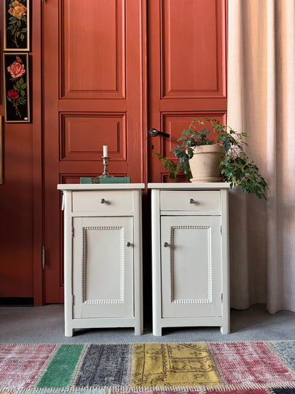 Sängbord i par, D470